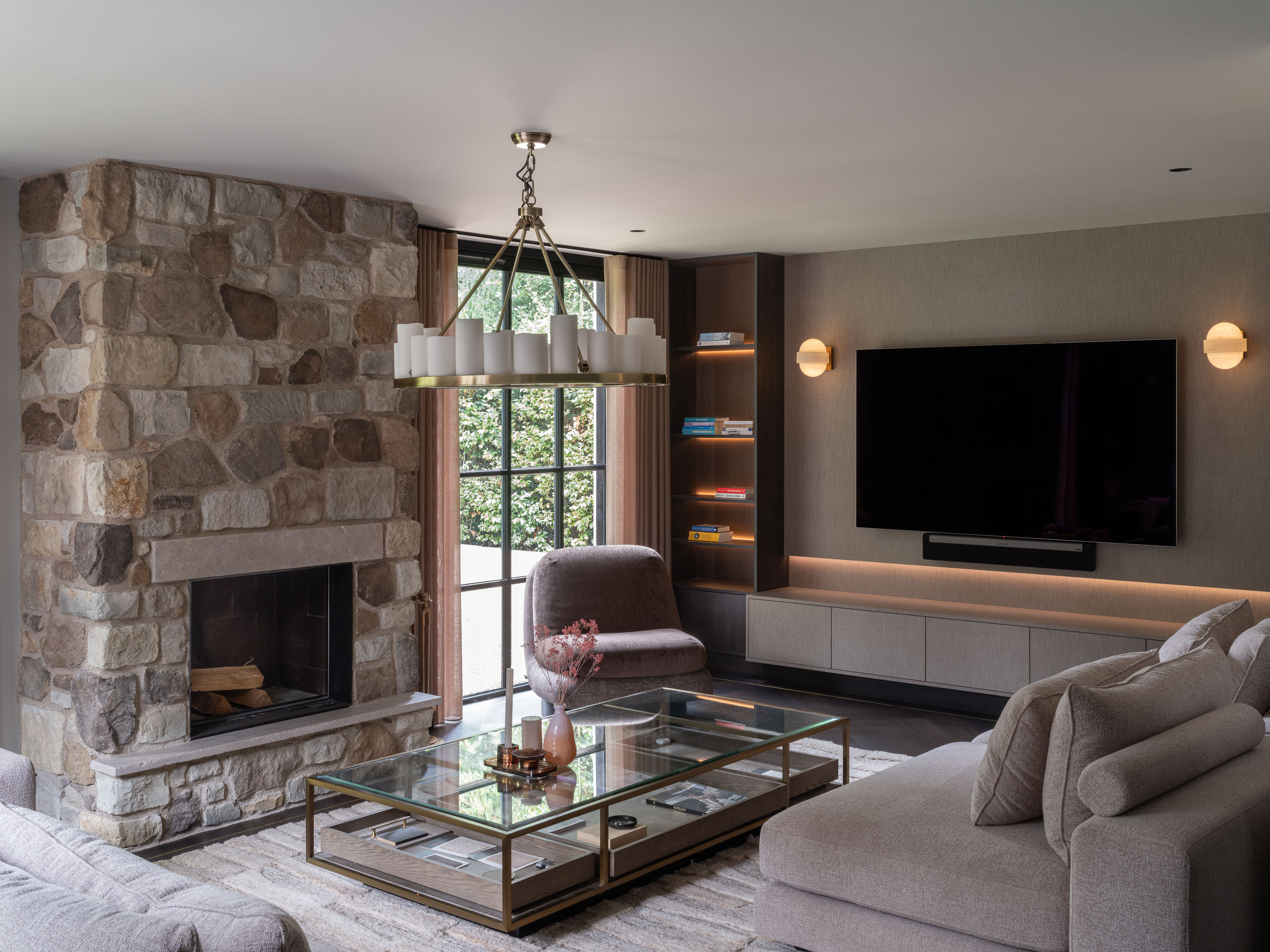 Luxe wit modern kookeiland op maat met spoelbak en lades